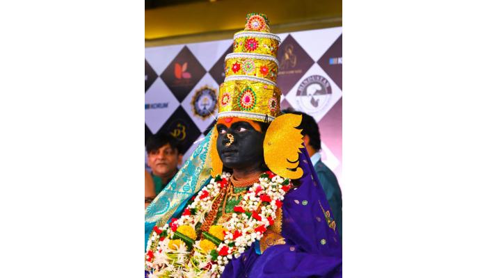 &ldquo;द पिंक पेजंट ११.११&rdquo; मध्ये आराध्या खटावकरने प्रथम क्रमांकासह &lsquo;बेस्ट क्रिएटिव्ह डिझायनर&rsquo; किताब पटकावला