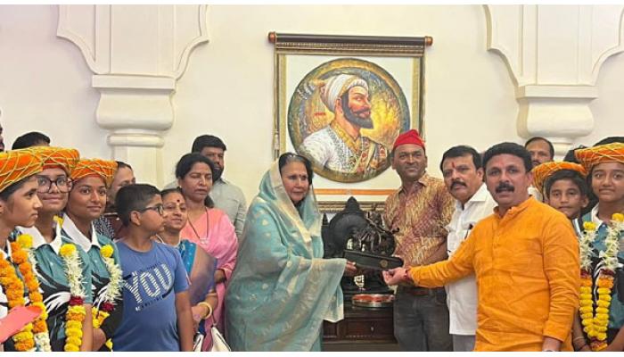 &lsquo;शिवचरित्र प्रसार अश्वमोहीम&rsquo;चे ऐतिहासिक शाहूनगरीत येथे उत्साहात स्वागत