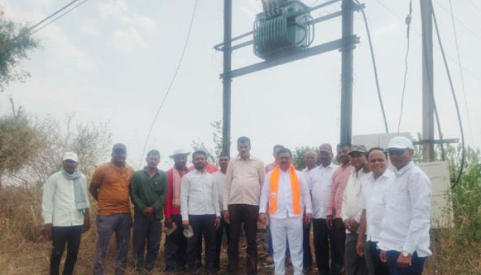 पालकमंत्री शंभूराज देसाई यांच्या आदेशाने अवघ्या २४ तासात ट्रान्सफॉर्मर बसवून निगडीतील शेतकऱ्यांना दिलासा - प्रशांत उर्फ राजाभाऊ बर्गे