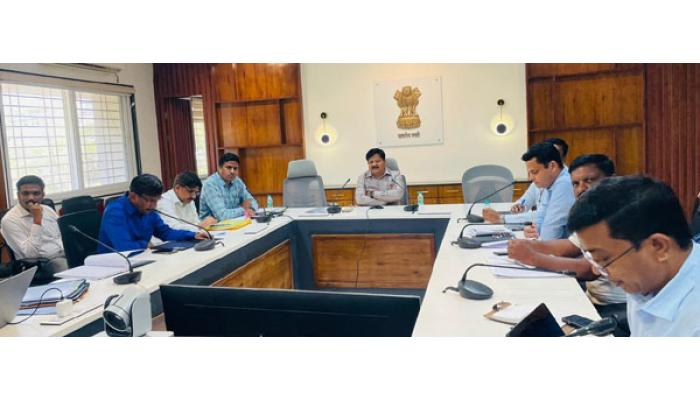 सह्याद्री व्याघ्र राखीव वन क्षेत्रातील पर्यटन आराखड्यातील कामांना गती द्या - जिल्हाधिकारी संतोष पाटील