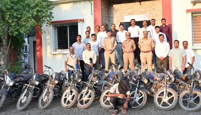 दोन मोटारसायकल चोर जेरबंद; स्थानिक गुन्हे शाखेची कारवाई, १३ दुचाकी जप्त, १२ गुन्हे उघड