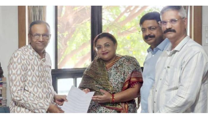 एनसीईआरटी नकाशाप्रकरणी वृषालीराजेंची इतिहासकार सदानंद मोरेंशी चर्चा; अभ्यासपूर्ण व शास्त्रशुद्ध भूमिका घेण्यावर भर