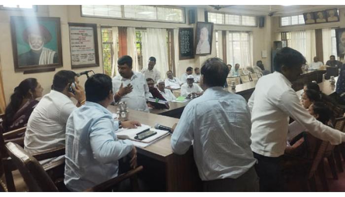 वीज, पाणी, रस्ते आणि शेतीच्या प्रश्नांनी सातारा पंचायत समिती सभा गाजली; उच्च क्षमतेचा डीपी, पोल शिफ्टिंग, दूषित पाणीप्रश्नी सदस्य आक्रमक