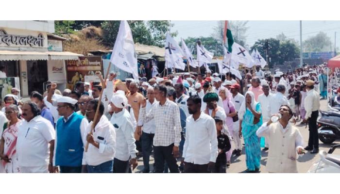 परिवर्तनाच्या घोषणांनी दुमदुमला सातारा; विद्रोही साहित्य संमेलनाचा उत्साहात शुभारंभ, लोकसंस्कृती, सामाजिक विचार आणि क्रांतीच्या संदेशाने रंगली मिरवणूक