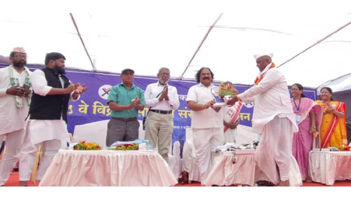 पर्यायी सांस्कृतिक राजकारण स्त्रियांच्या खांद्यावरुन येईल, ते सर्वांनाच मिळून आणावं लागेल : लोकशाहीर संभाजी भगत, १५ वे विद्रोही साहित्य संस्कृती संमेलनाचा समारोप उत्साहात