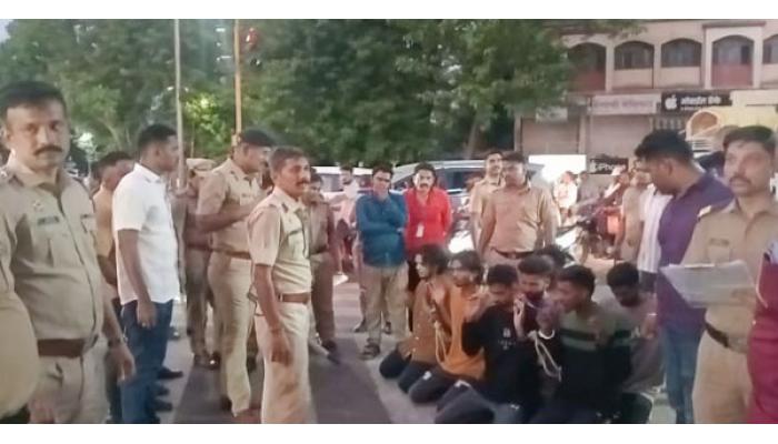 कराडामध्ये दहशत माजविणाऱ्यांची पोलिसांनी काढली वरात; कारवाईमुळे गुंडगिरी करणाऱ्यांचे धाबे दणाणले