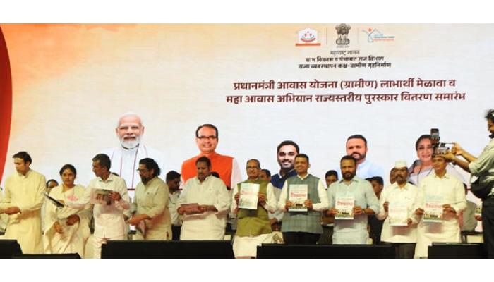 साताऱ्यात भाजपचा शक्तिप्रदर्शनात्मक मेळावा; घरकुल, शेतकरी आणि सहकाराच्या मुद्द्यांवर मुख्यमंत्री फडणवीसांची भूमिका