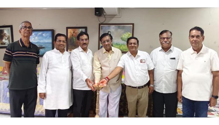 उत्तम पुस्तक हे अमृतफळाचे झाड असते -प्राचार्य डाॅ. यशवंत पाटणे ; साताऱ्यात दिलीपराज ग्रंथोत्सवाचे उद्घाटन