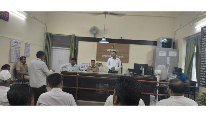 फलटणमध्ये शांतता कमिटी आणि लोकप्रतिनिधींची संयुक्त बैठक; सामाजिक सलोखा राखण्याचे प्रशासनाचे आवाहन