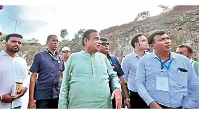 खंबाटकीच्या दुसऱ्या बोगद्याचे काम युद्धपातळीवर पूर्ण करा - मंत्री नितीन गडकरी; खंबाटकी घाटातील दुसऱ्या बोगद्याची केली पाहणी