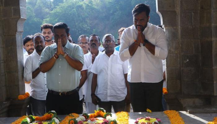 श्री.छ. शाहू महाराज (थोरले) यांच्या स्मारकासाठी पाठपुरावा करणार - विनोद कुलकर्णी, जयंतीनिमित्त मावळा फौंडेशन, विविध संस्था, जनता सहकारी बँकेतर्फे अभिवादन