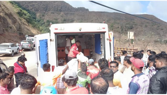आंबेनळी घाटात भीषण अपघात; स्कॉर्पिओ ८०० फूट खोल दरीत कोसळली