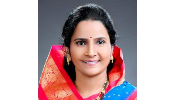 आर्थिक अनियमिततेप्रकरणी सरपंच लता फरांदे यांना पदावरून हटविण्याचे आदेश; खेड ग्रामपंचायतीत १६ लाखांच्या गैरव्यवहारप्रकरणी कारवाई