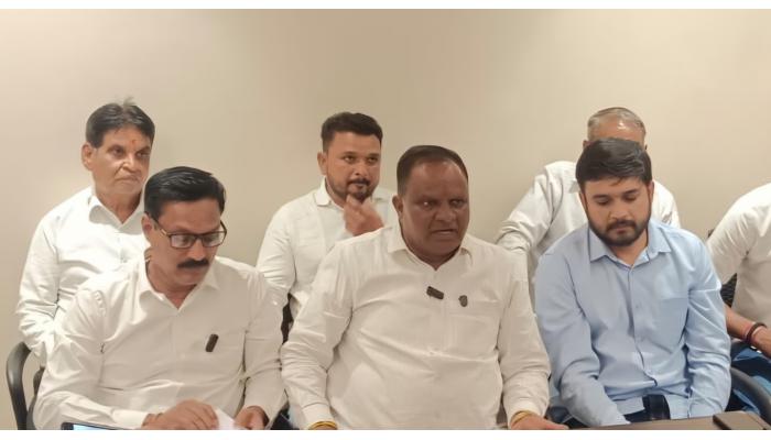 खेड ग्रामपंचायत अपहार प्रकरण: आमदार महेश शिंदेंवर भ्रष्टाचाराला पाठीशी घालण्याचा ग्रामस्थांचा आरोप
