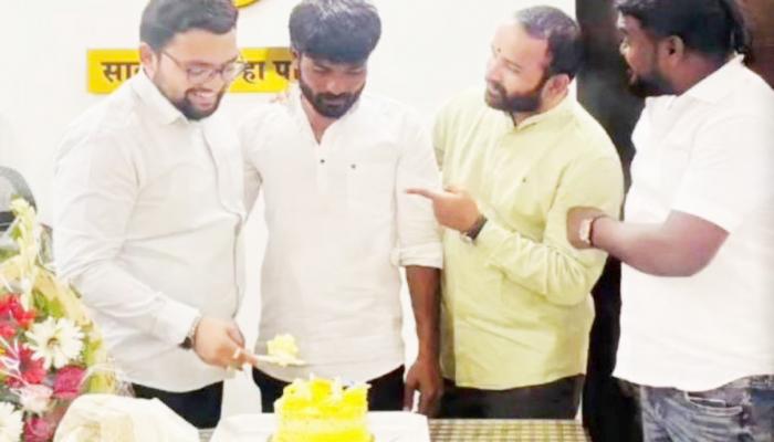 सातारा जिल्हा परिषदेत चक्क तडीपार गुंडाच्या उपस्थितीत कापला केक