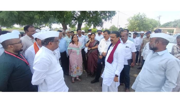 पालखी सोहळा सुखकर पार पडण्यासाठी सर्व विभागांनी समन्वयाने काम करावे - विभागीय आयुक्त शितल तेली-उगले; लोणंद ते फलटण दरम्यानच्या पालखी मार्गाची व तळांची पाहणी