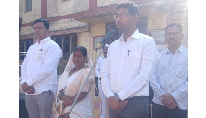 छत्रपती शिवरायांचा प्रशासनाचा आदर्श अंगीकारणे गरजेचे : योगेश कदम, खटाव पंचायत समितीत शिवराज्याभिषेक दिन साजरा