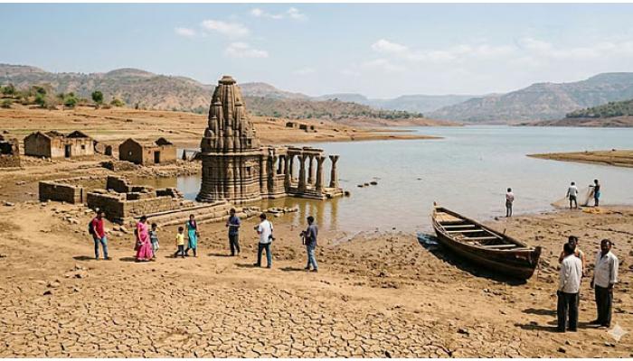 कोयनेच्या जलाशयाने गाठला तळ; पाण्याखाली गेलेली जुनी गावे, मंदिर, घरांचे अवशेष पुन्हा दिसू लागले