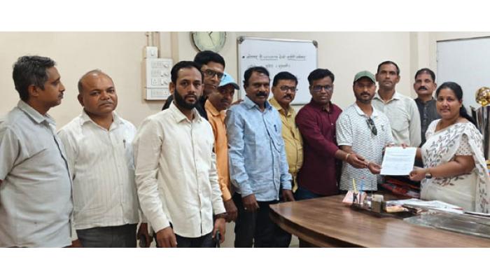 पत्रकार संघटनेच्या दणक्&zwj;यानंतर अधिकाऱ्याचे निलंबन; महाबळेश्वर एसटी अधिकारी प्रकरण: अपशब्द भोवले