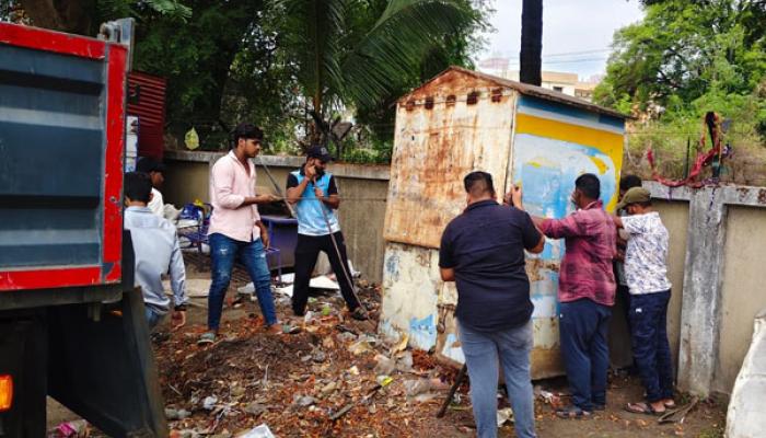 राधिका रोडवरील अतिक्रमणांवर पालिकेचा हातोडा; १९ टपऱ्या हटवल्या; ७ टपऱ्या जप्त, वाहतुकीला दिलासा