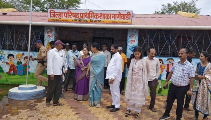 वादळी पावसाने कोसळली चिलेवाडी प्राथमिक शाळेची भिंत; डॉ. प्रिया शिंदे यांच्याकडून पाहणी, नवीन स्मार्ट स्कूल उभारण्याच्या सूचना