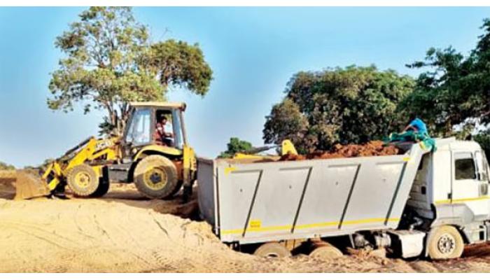 पाटण तालुक्यात अनधिकृत माती उत्खननप्रकरणी महसूल प्रशासनाने मोठी कारवाई; दोन डंपरचालकांना २ लाखांचा दंड
