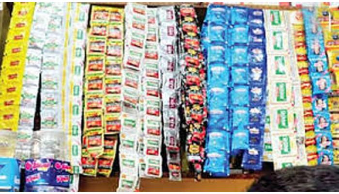 सातार्&zwj;यात प्रतिबंधित तंबाखूजन्य पदार्थांवर कारवाई; पान दुकानातून मोठा साठा जप्त, अन्न सुरक्षा विभागाची तपासणी मोहीम तीव्र