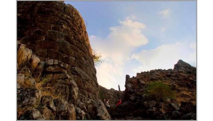 महिमानगड किल्ल्याच्या संवर्धन आणि संरक्षणाचा मार्ग अखेर मोकळा; अमोल एकळ फाउंडेशनच्या पुढाकाराने शिवप्रेमी व इतिहास अभ्यासकांकडून संवर्धनासाठी पाठपुरावा