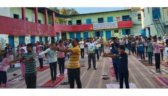 करंजेपेठ येथील श्रीपतराव पाटील हायस्कूलमध्ये 'योगदिन' उत्साहात साजरा
