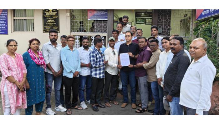 सातार्&zwj;यात खा. संजय पाटलांचा निषेध; एसपींना निवेदन: गुन्&zwj;हा दाखल करण्&zwj;याची मागणी