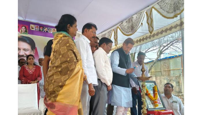 लोकशाही वाचवण्यासाठी काँग्रेस रस्त्यावर उतरणार - पृथ्वीराज चव्हाण, महागाई, आरटीआय आणि शेतकरी प्रश्नांवर सरकारवर घणाघात