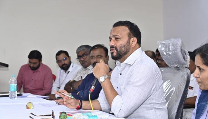 मंत्री जयकुमार गोरे यांची उपस्थितीत माण-खटाव तालुक्यातील पाणी टंचाई संदर्भातील आढावा बैठक संपन्न; आवश्यक त्या उपाययोजना तातडीने राबविण्याच्या सूचना