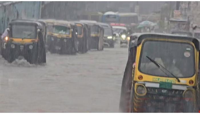 मुंबईत मुसळधार पावसाने जनजीवन विस्कळीत; महापुरासारखी परिस्थिती, रस्ते जलमय; घरांमध्ये पाणी, नागरिकांचे हाल