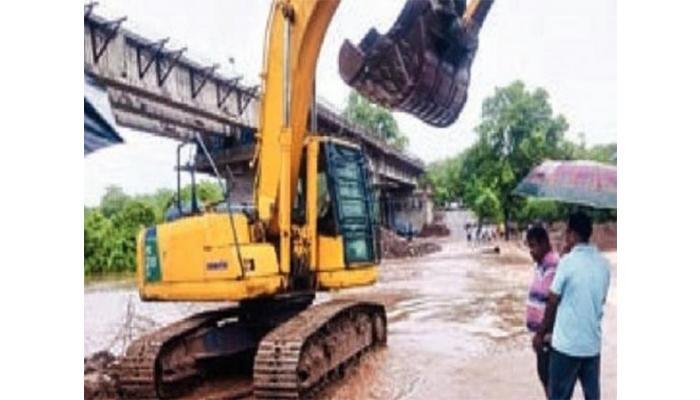 तारळी नदीवरील नवीन पुलाचे काम वेळेत पूर्ण न झाल्याचा फटका; दहा गावांचा संपर्क तुटला