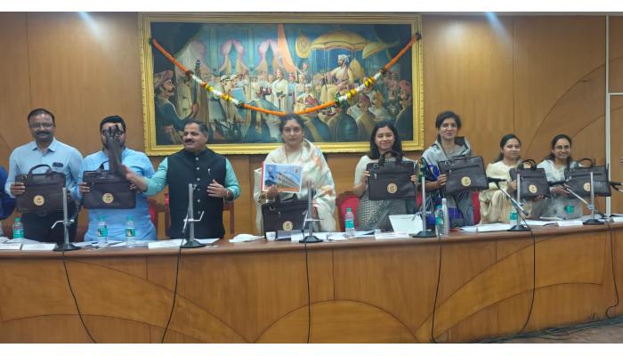 जिल्हा परिषदेच्या सर्वसाधारण सभेत प्रचंड गदारोळ; जागा हस्तांतरण व येरळा नदीवरील बंधाऱ्यावरून सत्ताधारी-विरोधक आमनेसामने