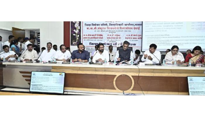 पाटण तालुक्यातील ९ गावांतील ५५८ घरकुलांचे पुनर्वसन डिसेंबर अखेर पूर्ण करा - पालकमंत्री शंभूराज देसाई