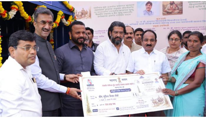 सानुग्रह अनुदान योजनेच्या धनादेश व गटई स्टॉलचे पालकमंत्री शंभूराज देसाई यांच्या हस्ते प्रातिनिधिक स्वरुपात वितरण
