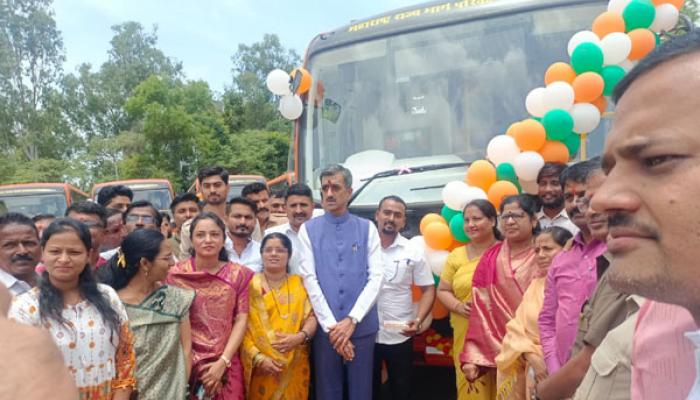 पाटण आगाराच्या १३ नवीन एसटी बसचे पालकमंत्री शंभूराज देसाई यांच्या हस्ते लोकार्पण; सातारा आणि कराड मार्गावर धावणार बस