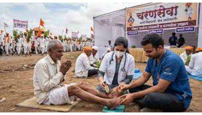वारकऱ्यांच्या सेवेसाठी साताऱ्यात चरणसेवा पथके सज्ज; एक हजाराहून अधिक स्वयंसेवकांचा सहभाग