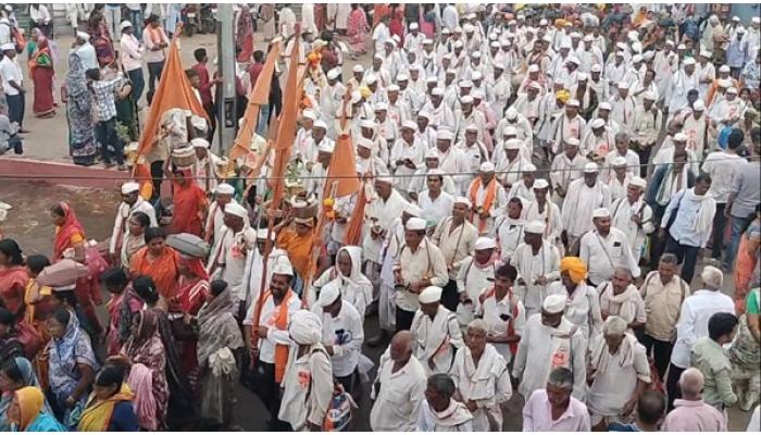 फलटण नगरीत श्री संत ज्ञानेश्वर पालखीचे जल्लोषात स्वागत; मुसळधार पावसातही वारकऱ्यांचा उत्साह कायम