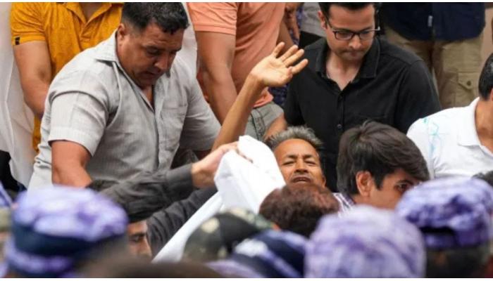 सोनम वांगचुक यांना पोलिसांनी उपोषणस्थळावरून रुग्णालयात हलवले; जंतर-मंतरवर तणाव