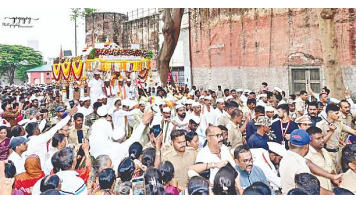लाखो वैष्णवांचा मेळा फलटणमध्ये विसावला माऊलींचा सोहळा; हरिनामाच्या जयघोषाने वातावरण भारावून गेले