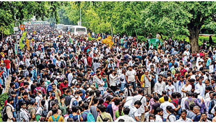 दिल्लीतील जंतर-मंतरवर कॉकरोच जनता पार्टीचे पुन्हा आंदोलन सुरु; आंदोलनाचे वातावरण पुन्हा तापले, आज पुन्हा संसदेवर मोर्चा काढणार