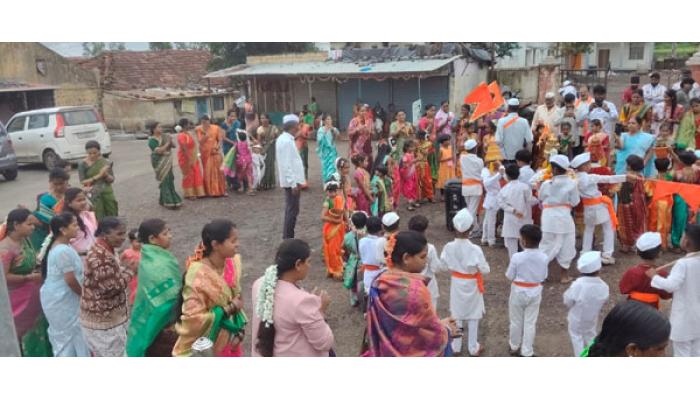 मांढरदेव प्राथमिक शाळेत पायी दिंडी उत्साहात साजरा; दिंडी सोहळ्यामुळे गावामध्ये भक्तीमय वातावरण
