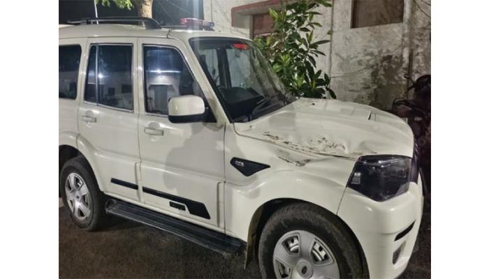महसूल विभागाच्या भरारी पथकाच्या वाहनावर जेसीबी चालवून हल्ला; फलटण तालुक्यातील तांबवे धरण परिसरातील घटना