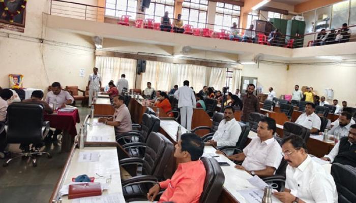 कोरम पूर्ण करून सातारा पालिकेच्या सभेत 46 ठरावांना मंजुरी; खासदार समर्थक नगरसेवक गैरहजर, विकासकामांवरील महत्त्वाच्या निर्णयांवर शिक्कामोर्तब