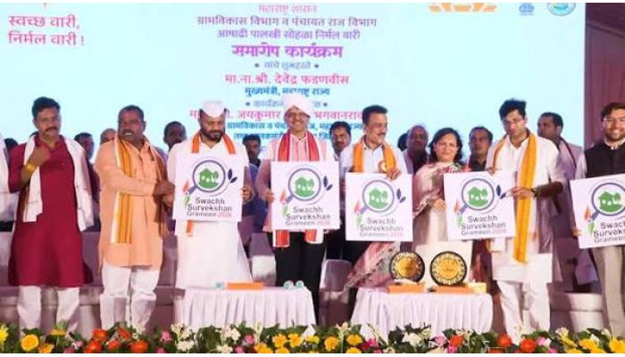 ग्रामविकास मंत्री जयकुमार गोरे यांनी वारीच्या व्यवस्थेत आमूलाग्र परिवर्तन घडवले - मुख्यमंत्री देवेंद्र फडणवीस यांच्याकडून कौतुक; पंढरपूर येथे &lsquo;निर्मल वारी&rsquo; व &lsquo;चरणसेवा&rsquo; या उपक्रमांचा समारोप