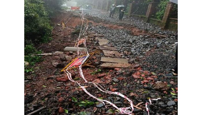 उपमुख्यमंत्र्यांच्या गावाला जाणारा रस्ता खचला; तापोळा भागातील १०५ गावांचा संपर्क तुटला, प्रशासनाने तातडीने उपाययोजना सुरू