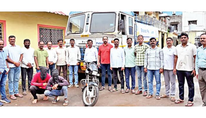 पाडेगाव येथील पाण्याचा टँकर चाेरणार्&zwj;यांना लिंबखिंडजवळअटक; चोरीच्या गुन्ह्याचा एलसीबीकडून एका दिवसात छडा