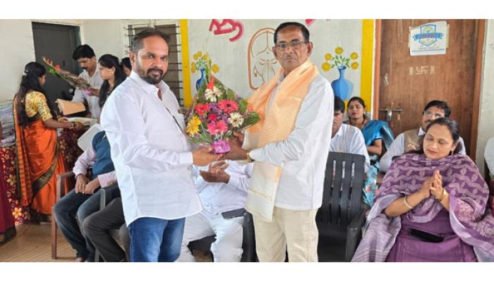 श्री जानाई मळाई शिक्षण संस्थेत गुरुपौर्णिमा उत्साहात साजरी; अभिरूप पालक सत्कार व शैक्षणिक साहित्य वाटपाचा उपक्रम